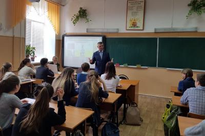 Депутаты областной Думы рассказали школьникам о рязанской губернии